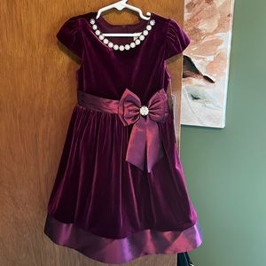 Girls (6) velvet dress, burgundy, like new (worn once for Santa pictures)